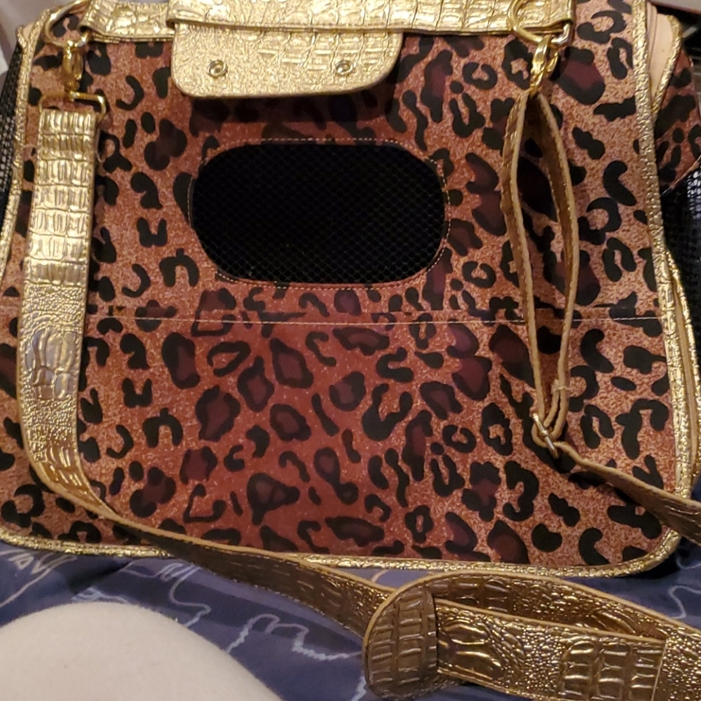 Bloomingdale's hp Dec 20 exclusive female small dog Carrier Best Of Bev Hills